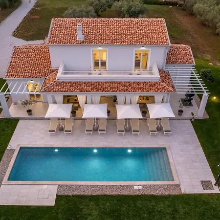 Πανσιόν Oliveti By Frata