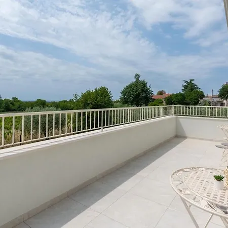 Konukevi Oliveti By 4*