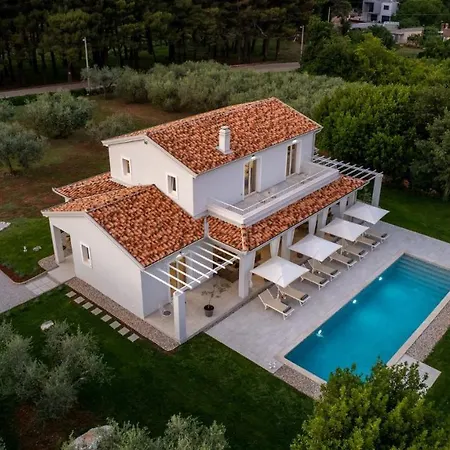 Oliveti By 4*