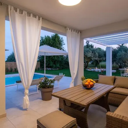 Oliveti By 4*